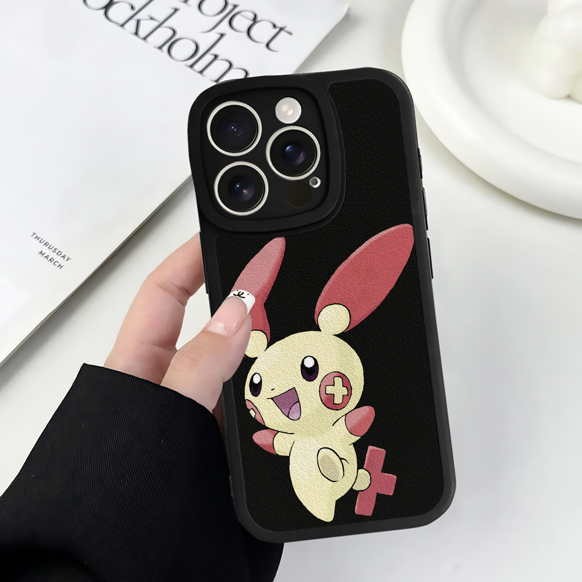 （画像用） ポケットモンスター Pokémon 【iPhone 16シリーズ対応】シリコンスマホケース（レザー調） 材質：シリコン